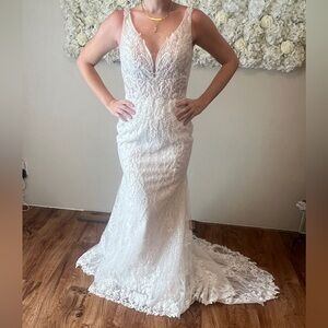 Elegant White Lace Wedding Dress NWT